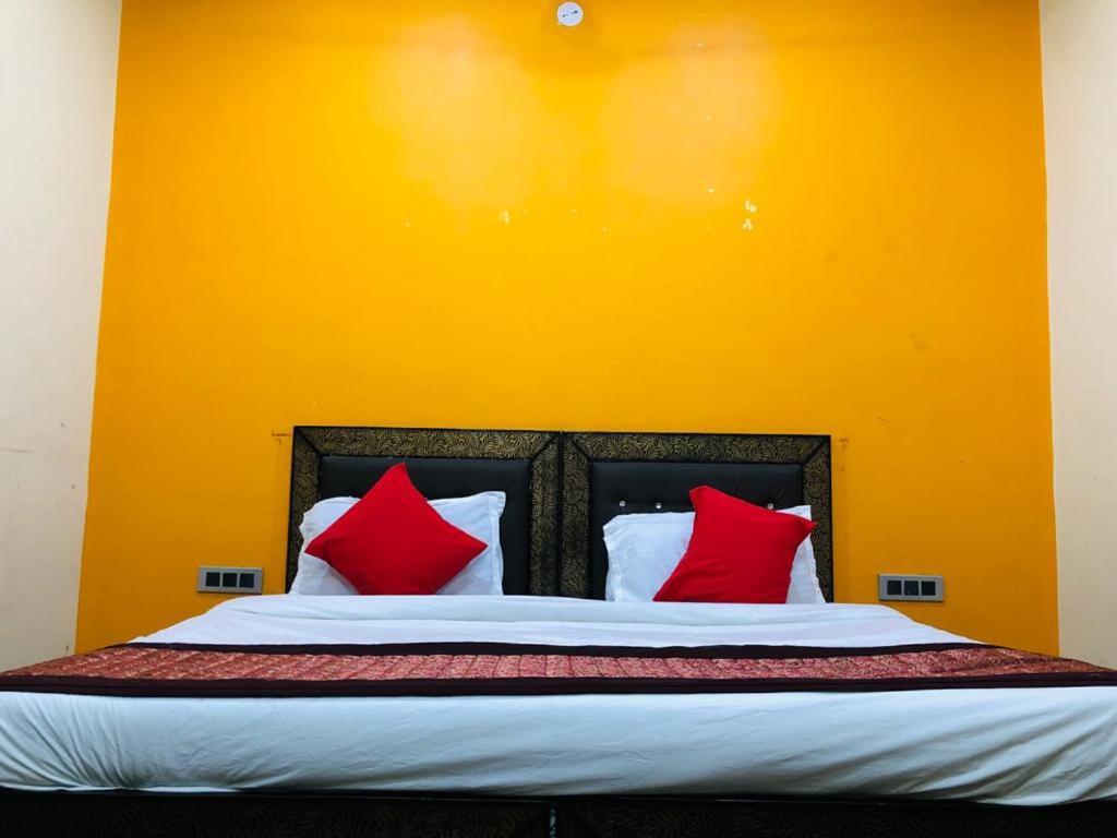 Hotel Tip Top -- Lpu Law Gate -- Family, Students, Couples Phagwāra Exteriör bild